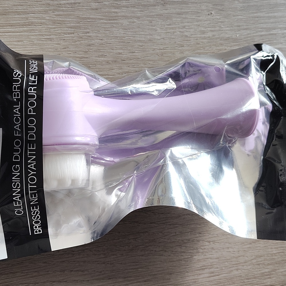 🆕Cleansing Duo Facial Brush - Purple NIP